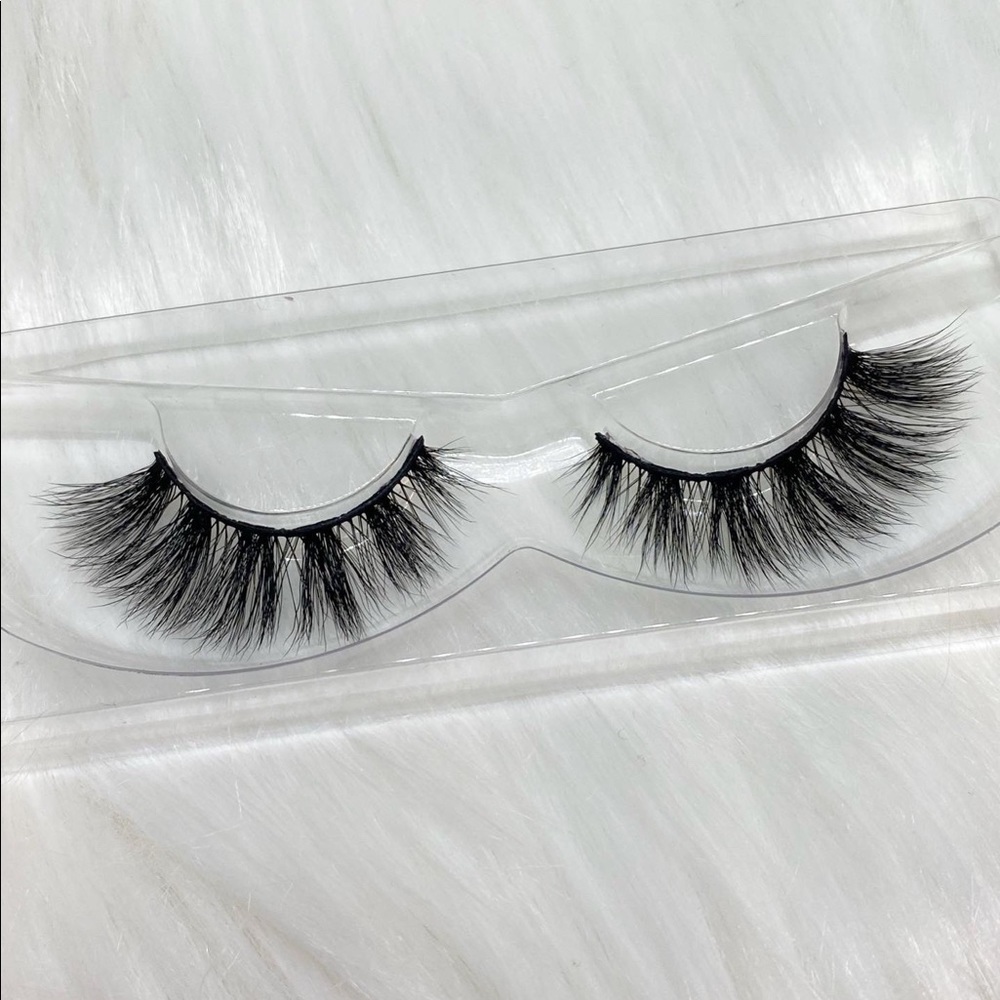 Lashes- Style: Doll